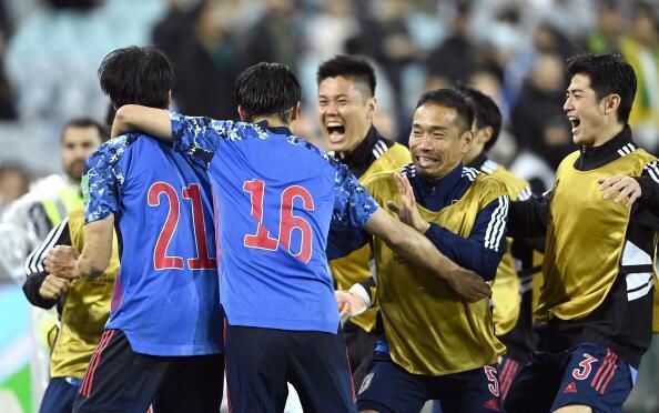宋荣誉也颤声斥责道：就......就是啊。